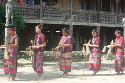 Desa_Tering_-_tari.JPG