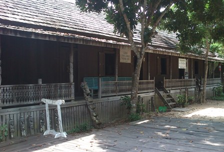 tanjung_isuy_-_lamin_jamrud.jpg